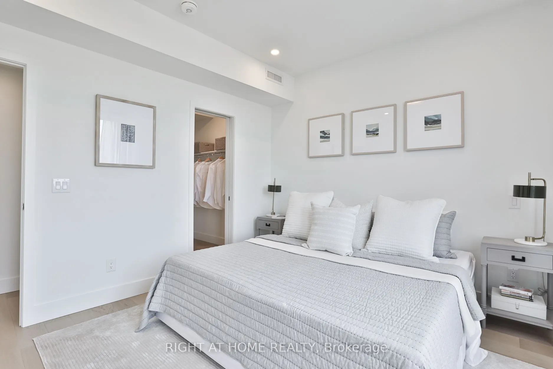 2343 Gerrard Street E, #Sky