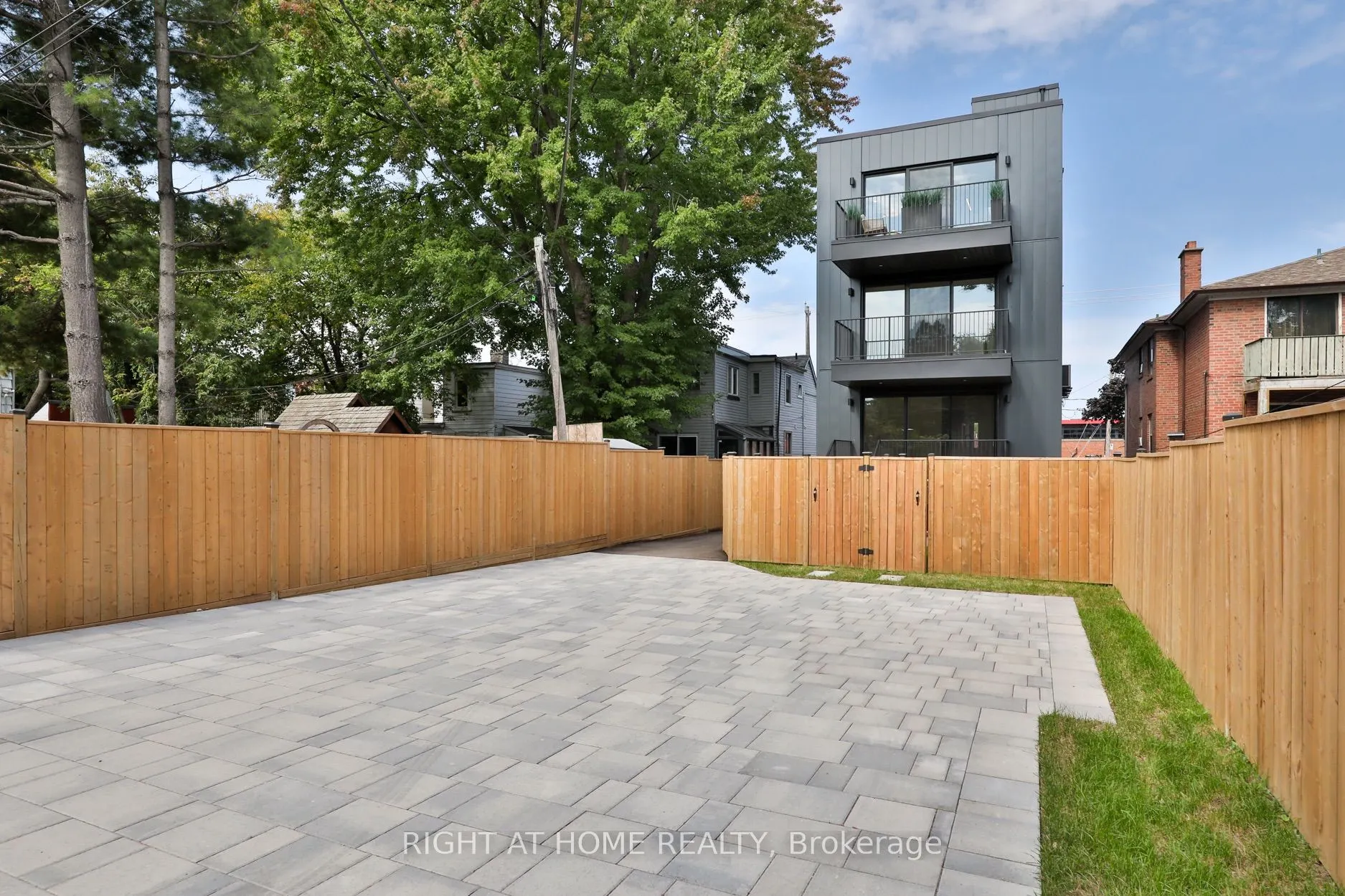 2343 Gerrard Street E, #Sky