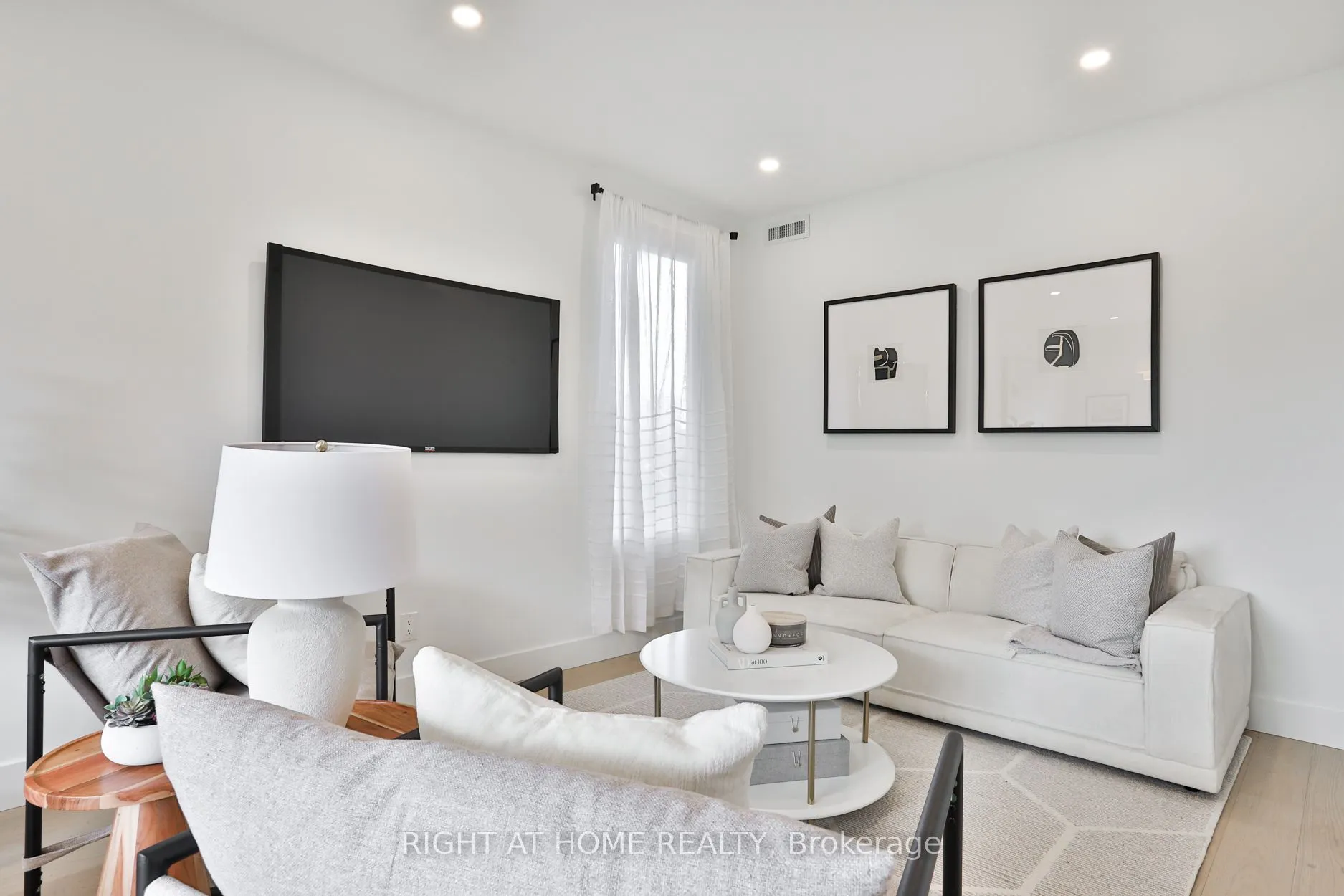 2343 Gerrard Street E, #Sky
