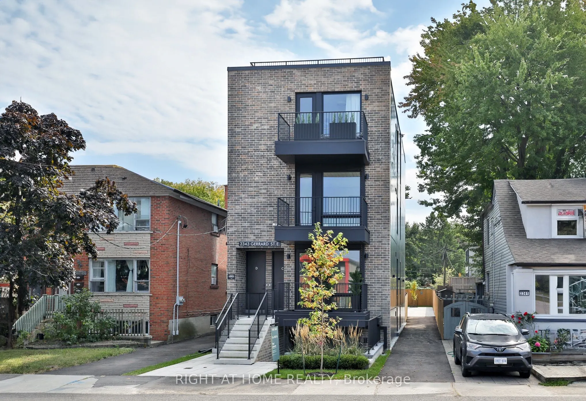 2343 Gerrard Street E, #Sky