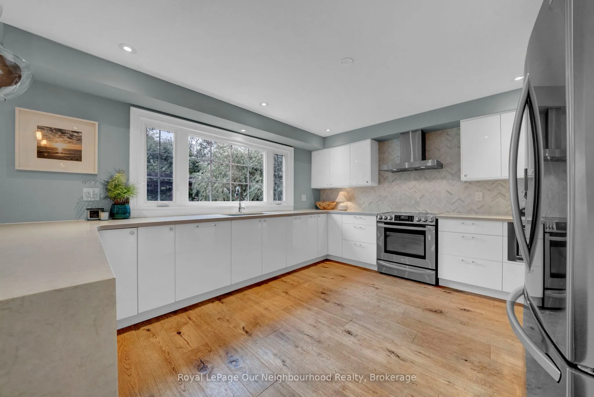 106 Hoile Drive N