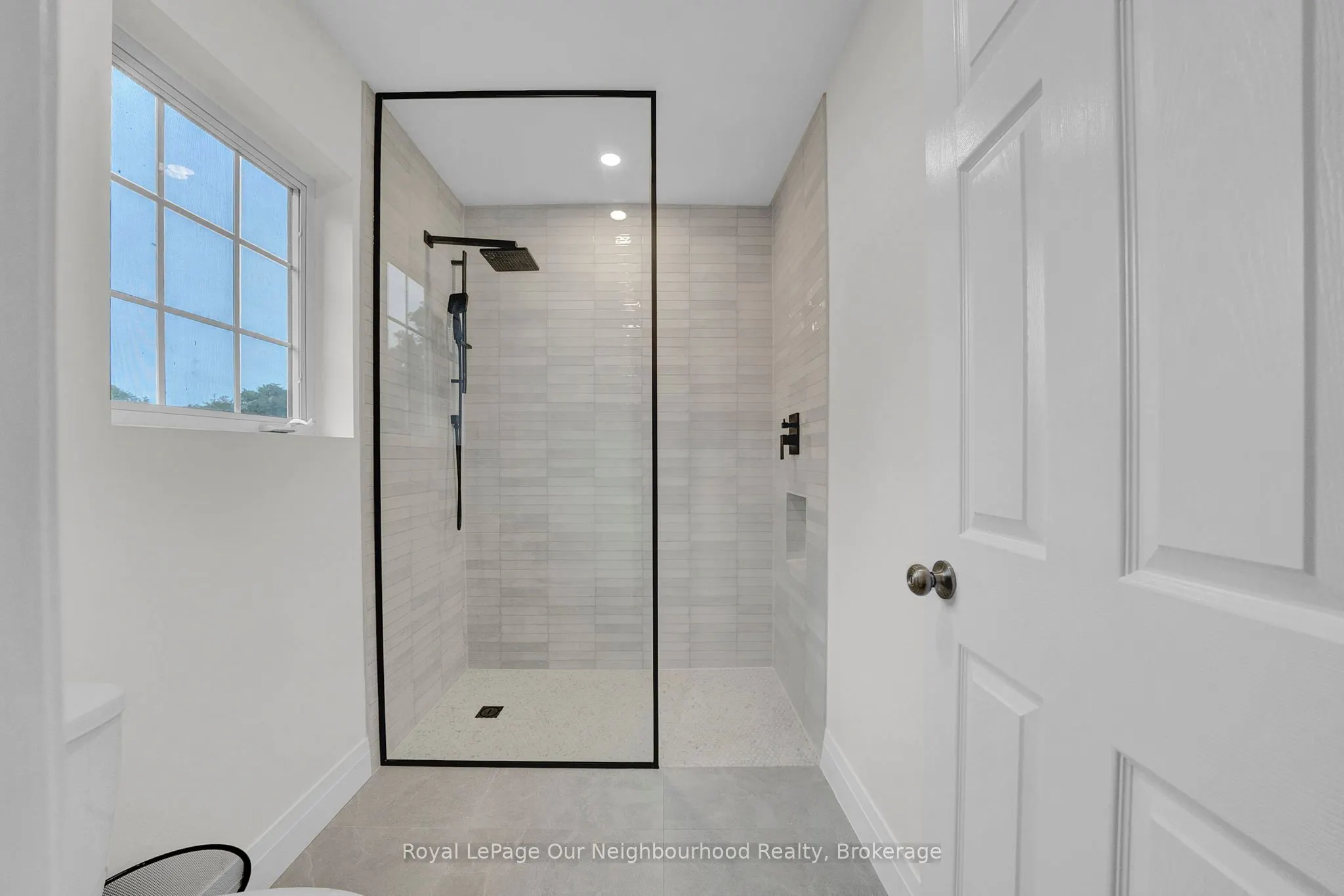 106 Hoile Drive N