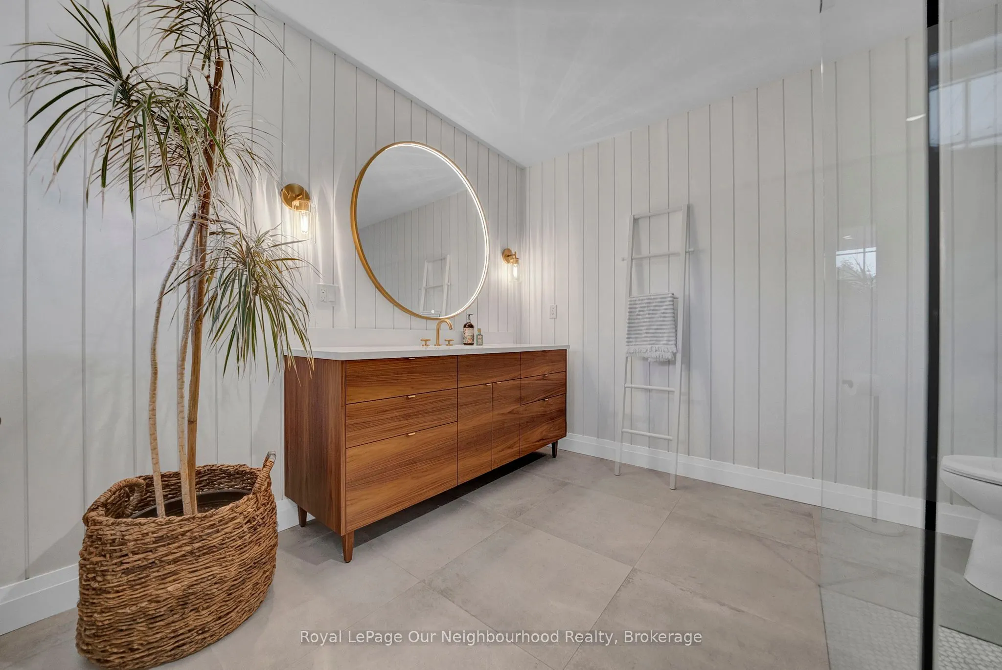 106 Hoile Drive N