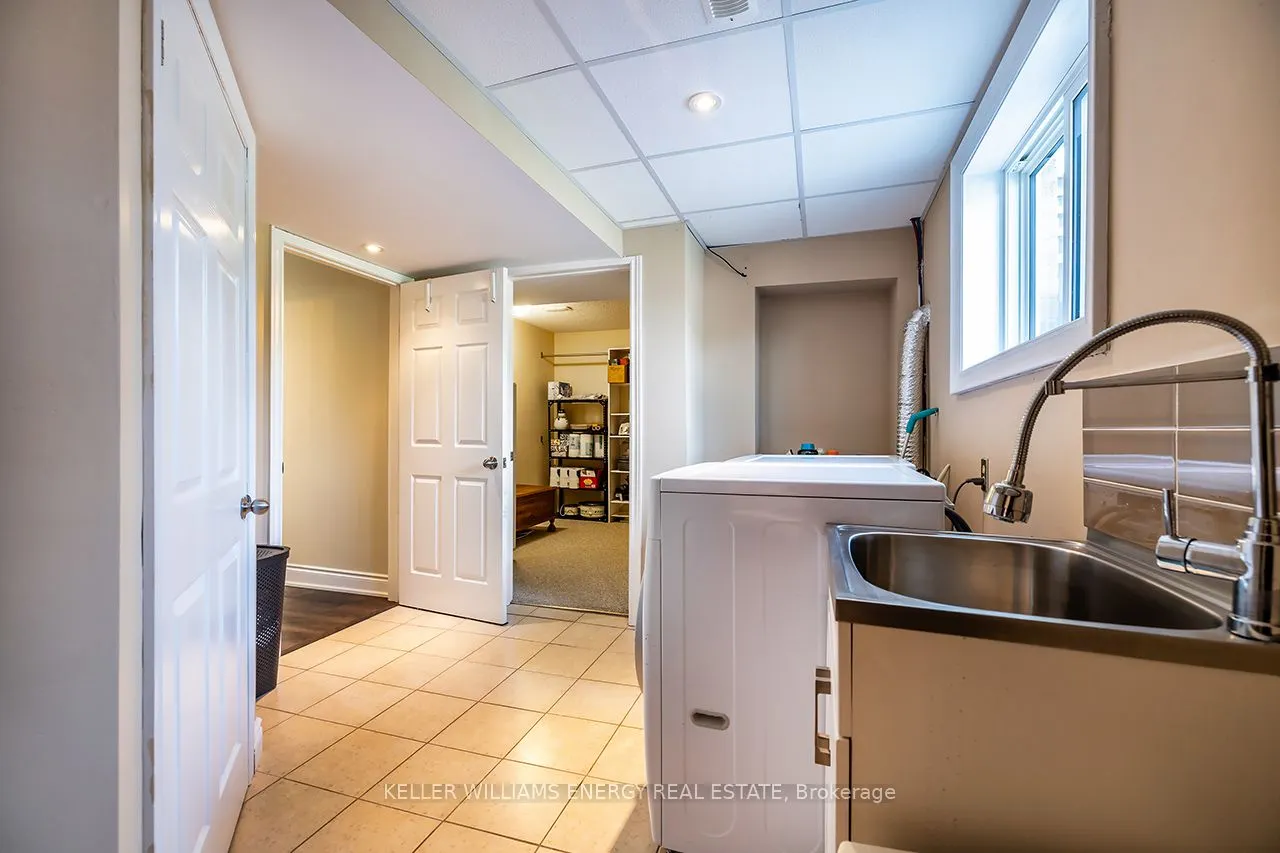 623 Dunrobin Court