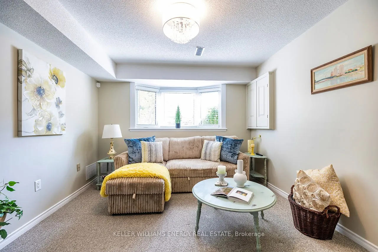 623 Dunrobin Court