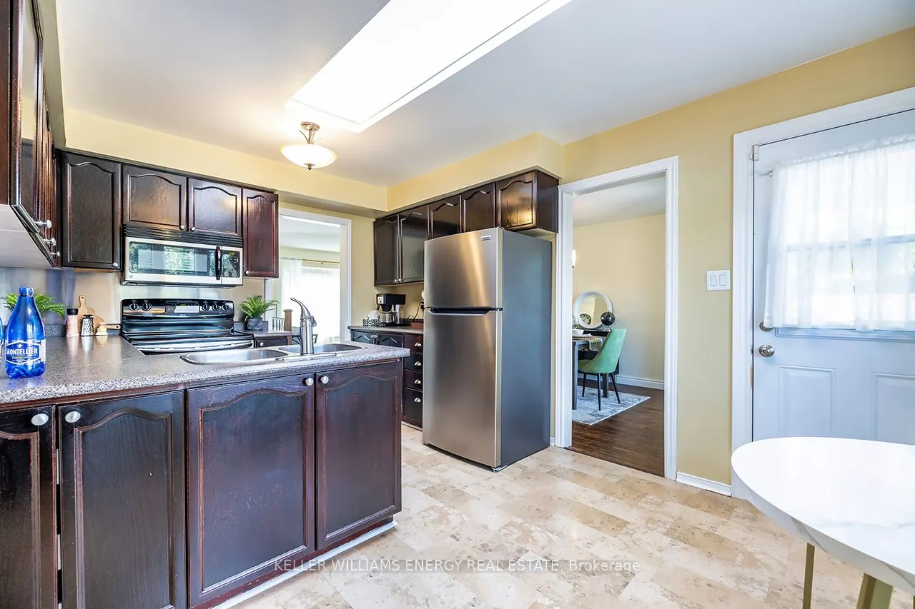 623 Dunrobin Court