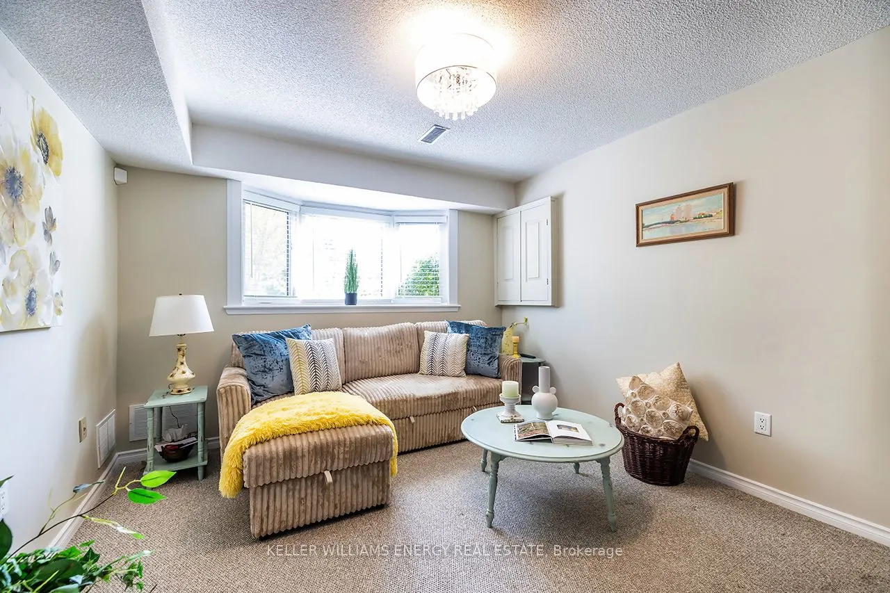 623 Dunrobin Court