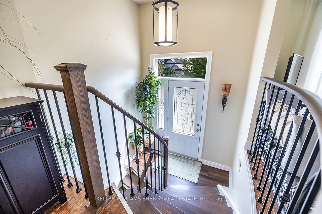 623 Dunrobin Court