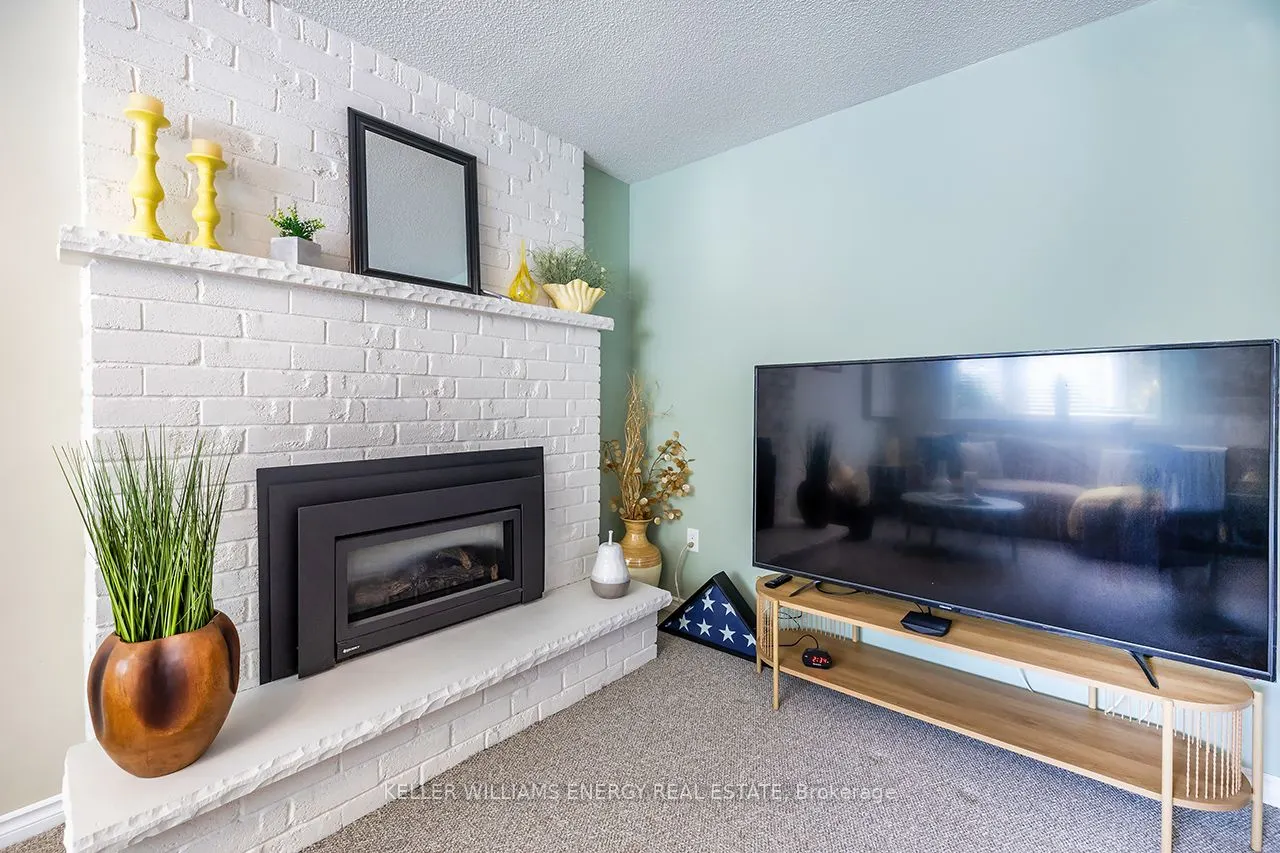 623 Dunrobin Court