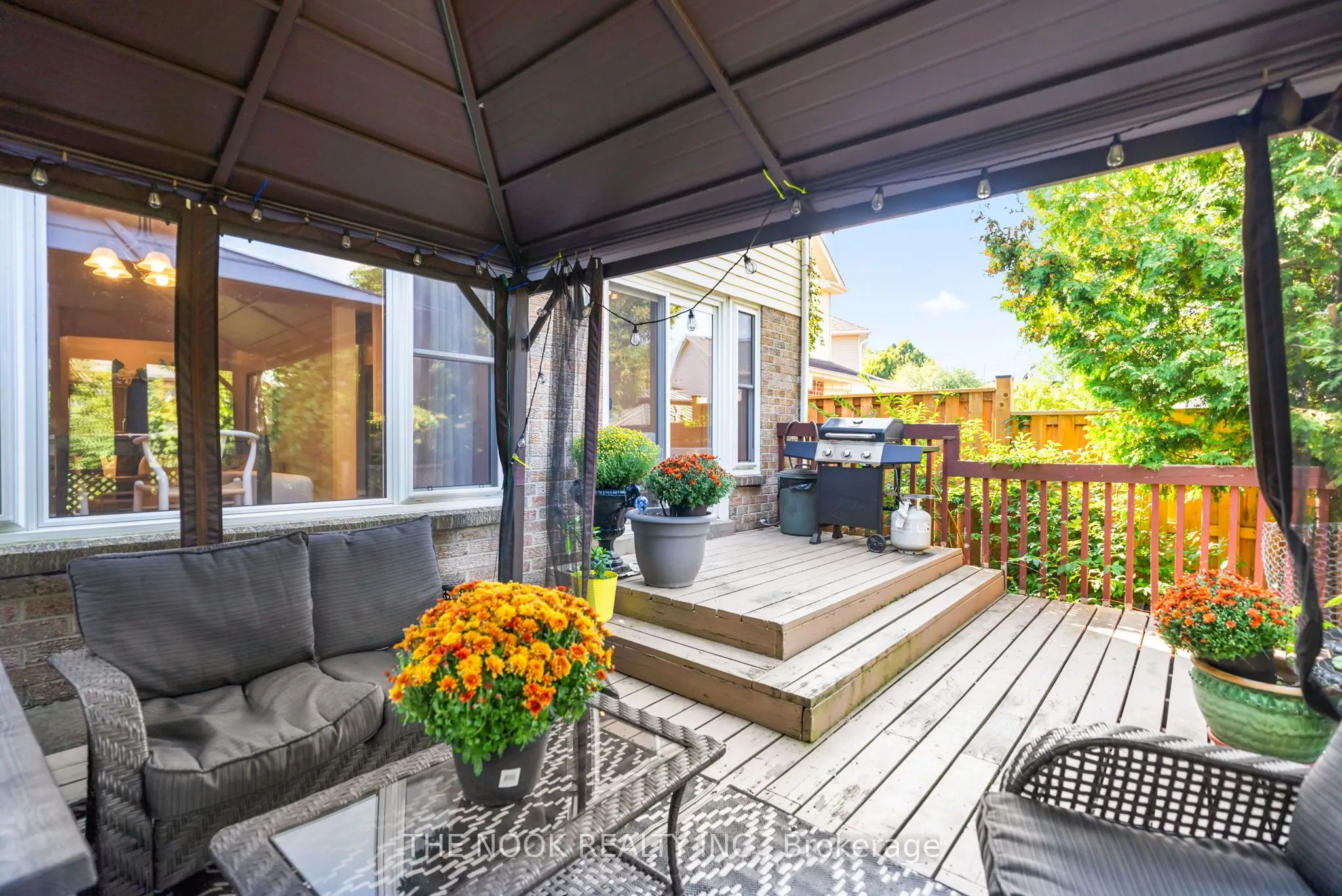 1041 Meadowridge Crescent