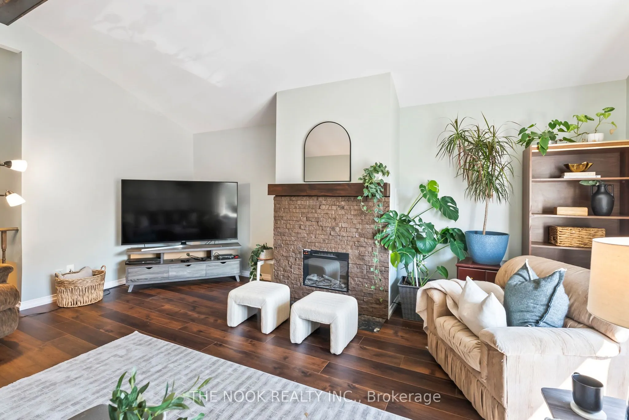 1041 Meadowridge Crescent