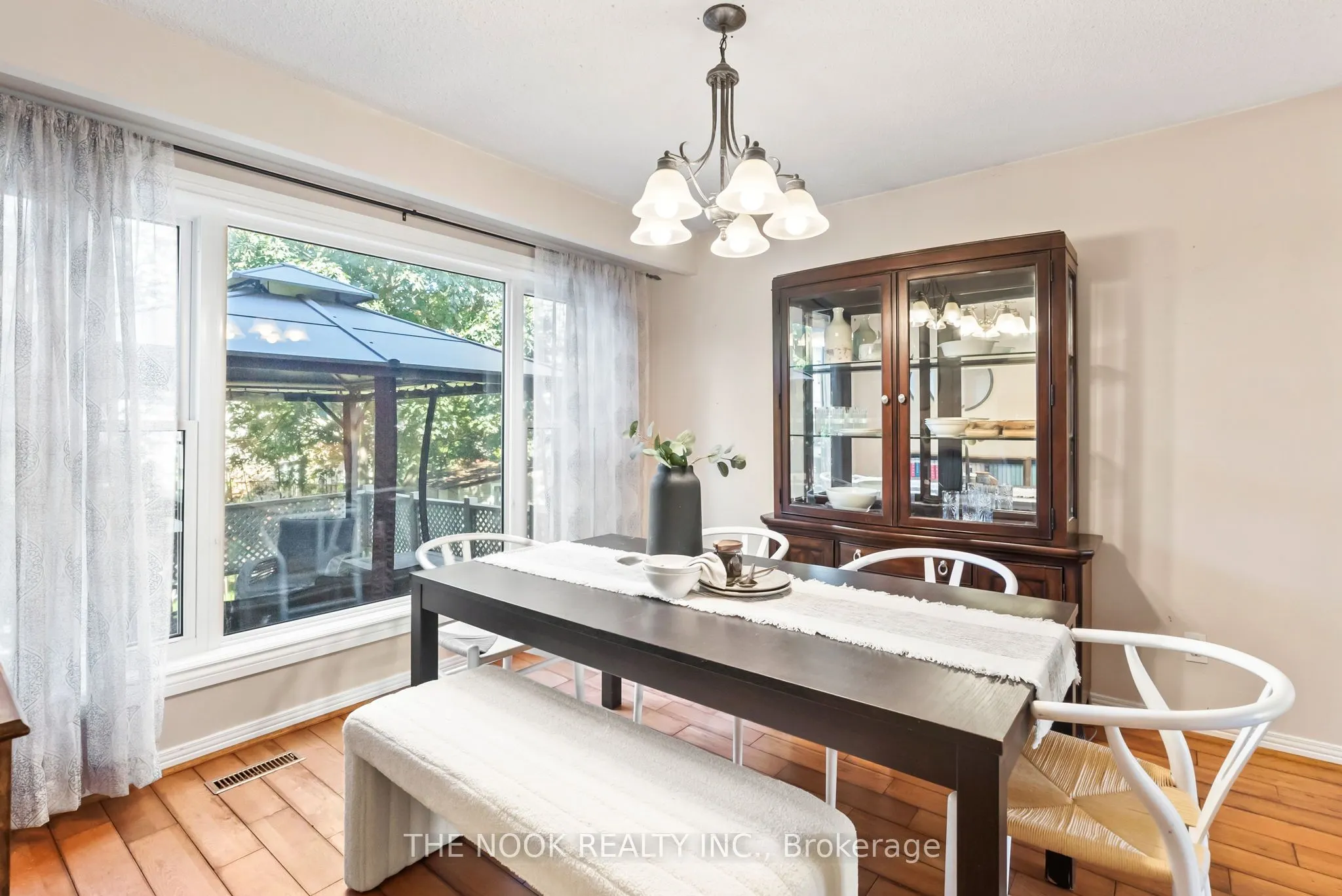 1041 Meadowridge Crescent