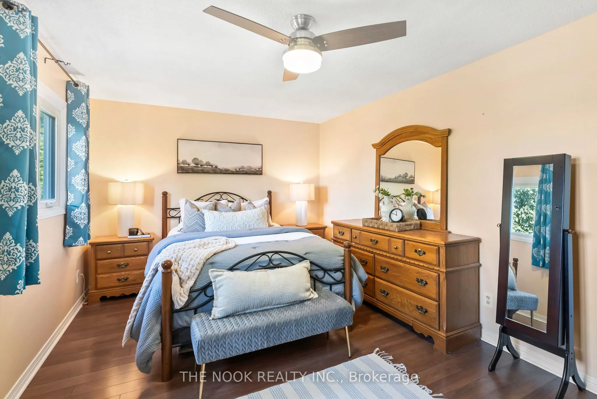 1041 Meadowridge Crescent