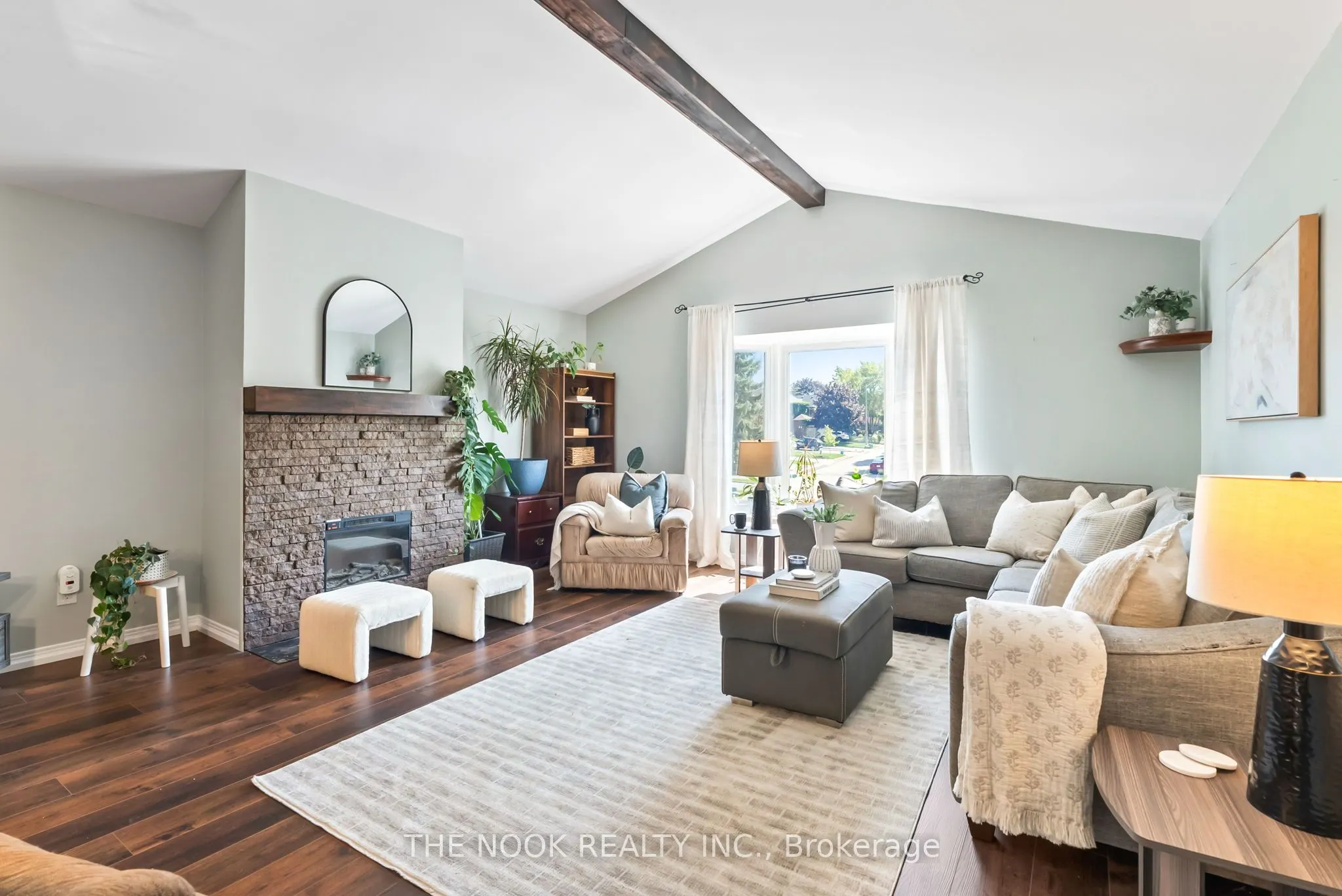 1041 Meadowridge Crescent
