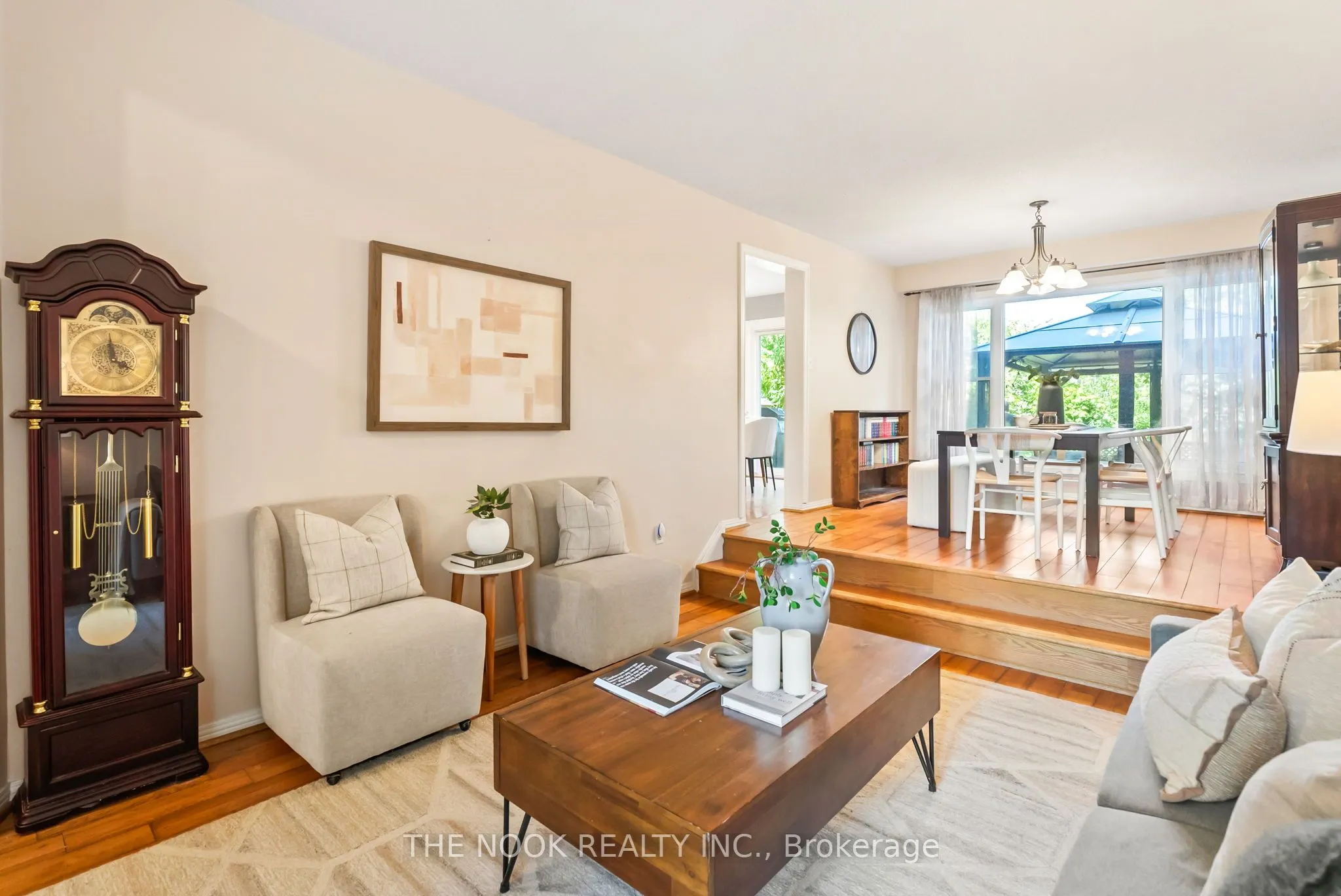 1041 Meadowridge Crescent