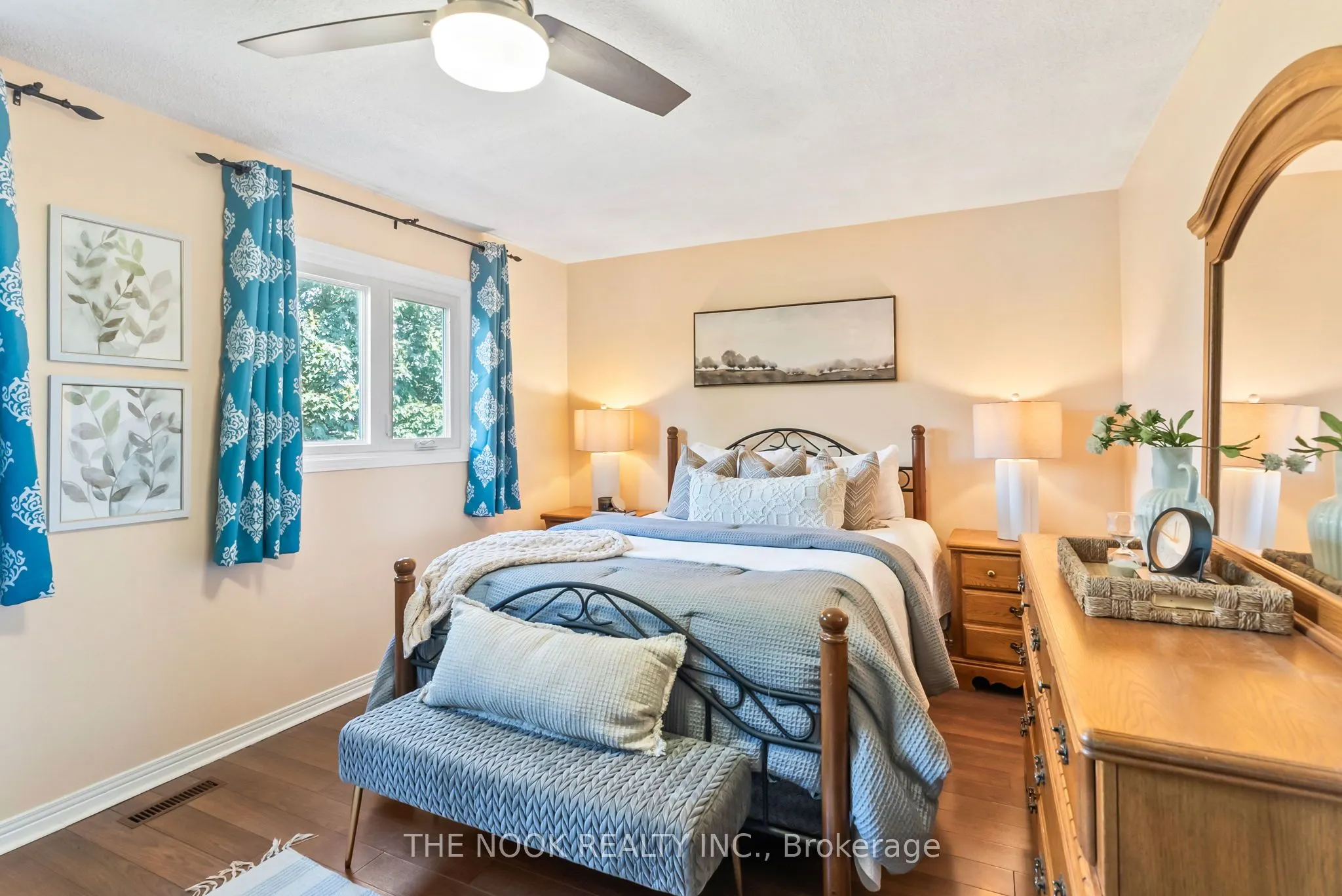 1041 Meadowridge Crescent