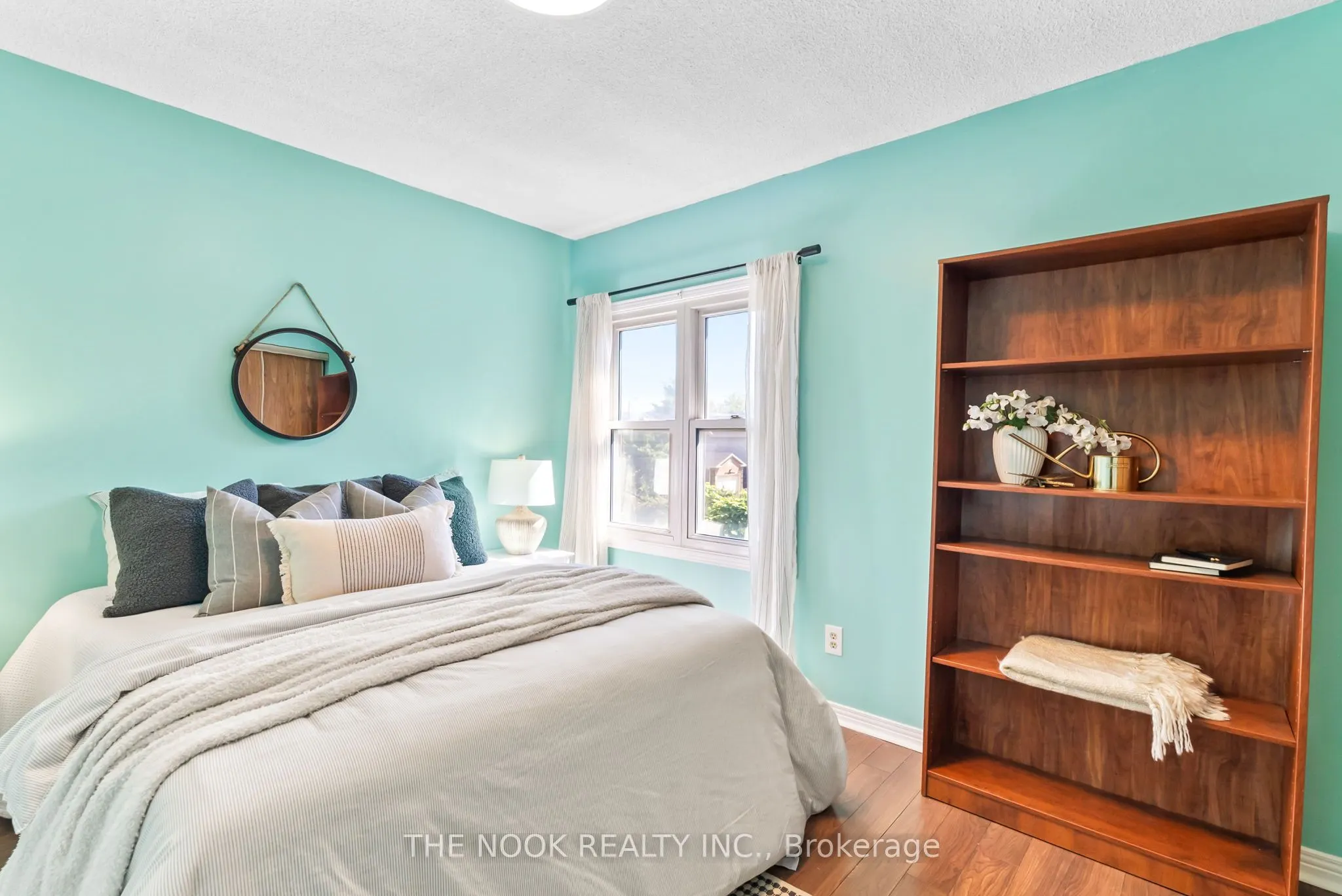 1041 Meadowridge Crescent