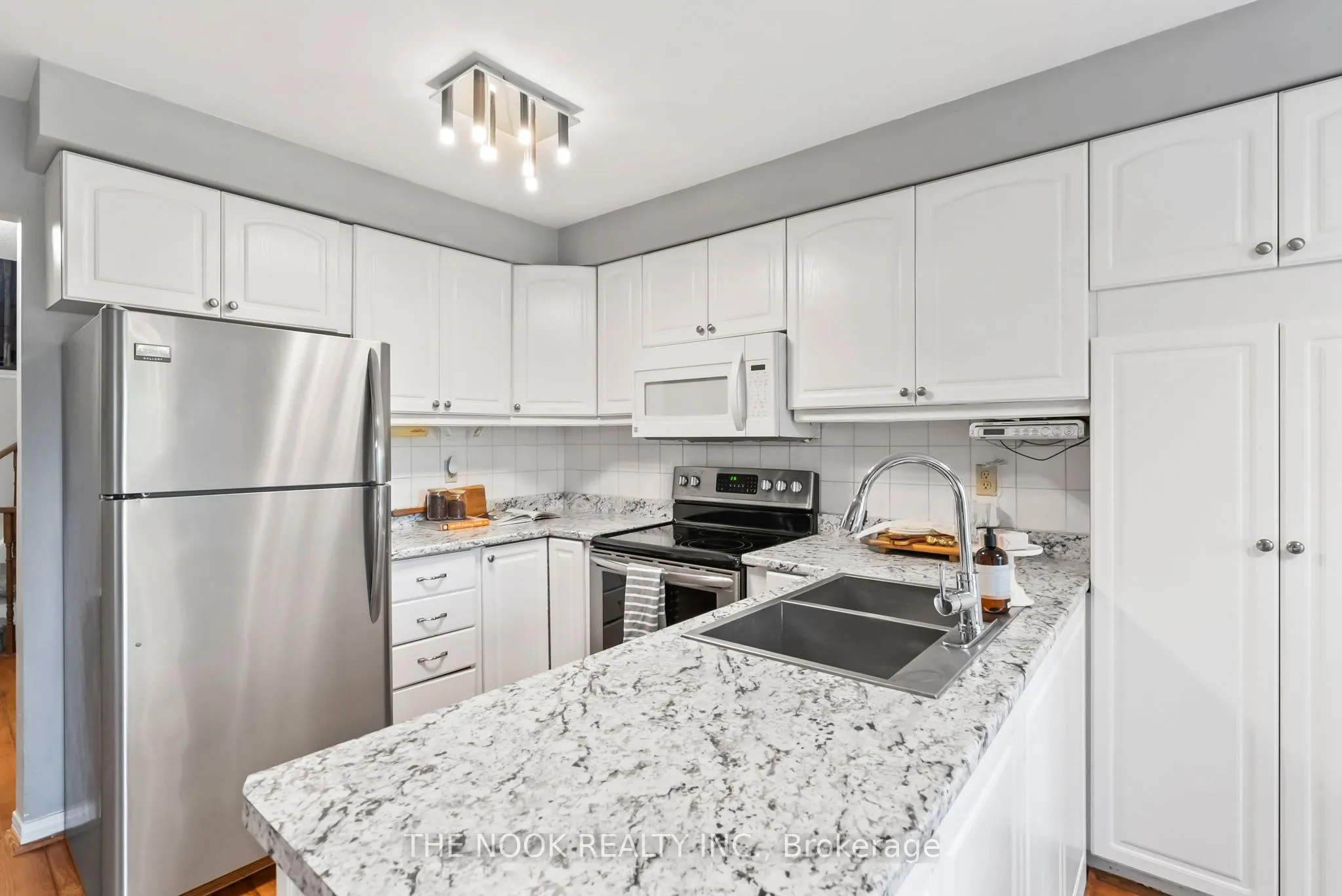 1041 Meadowridge Crescent