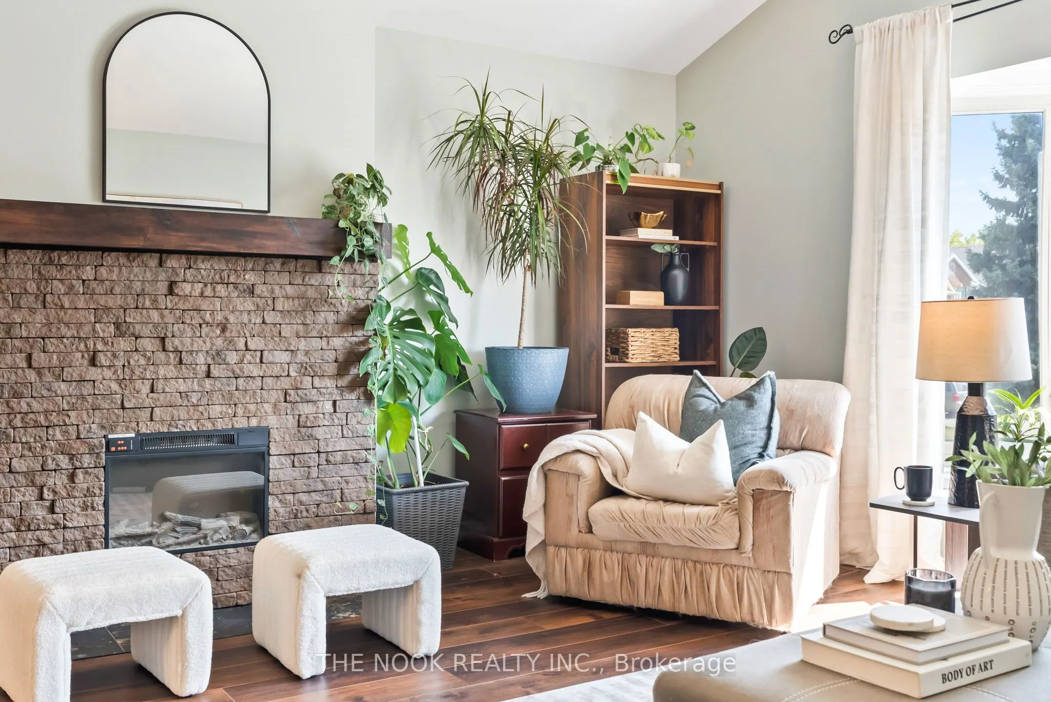 1041 Meadowridge Crescent