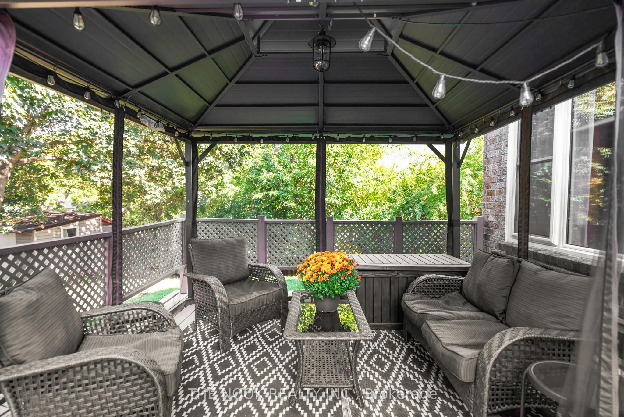 1041 Meadowridge Crescent