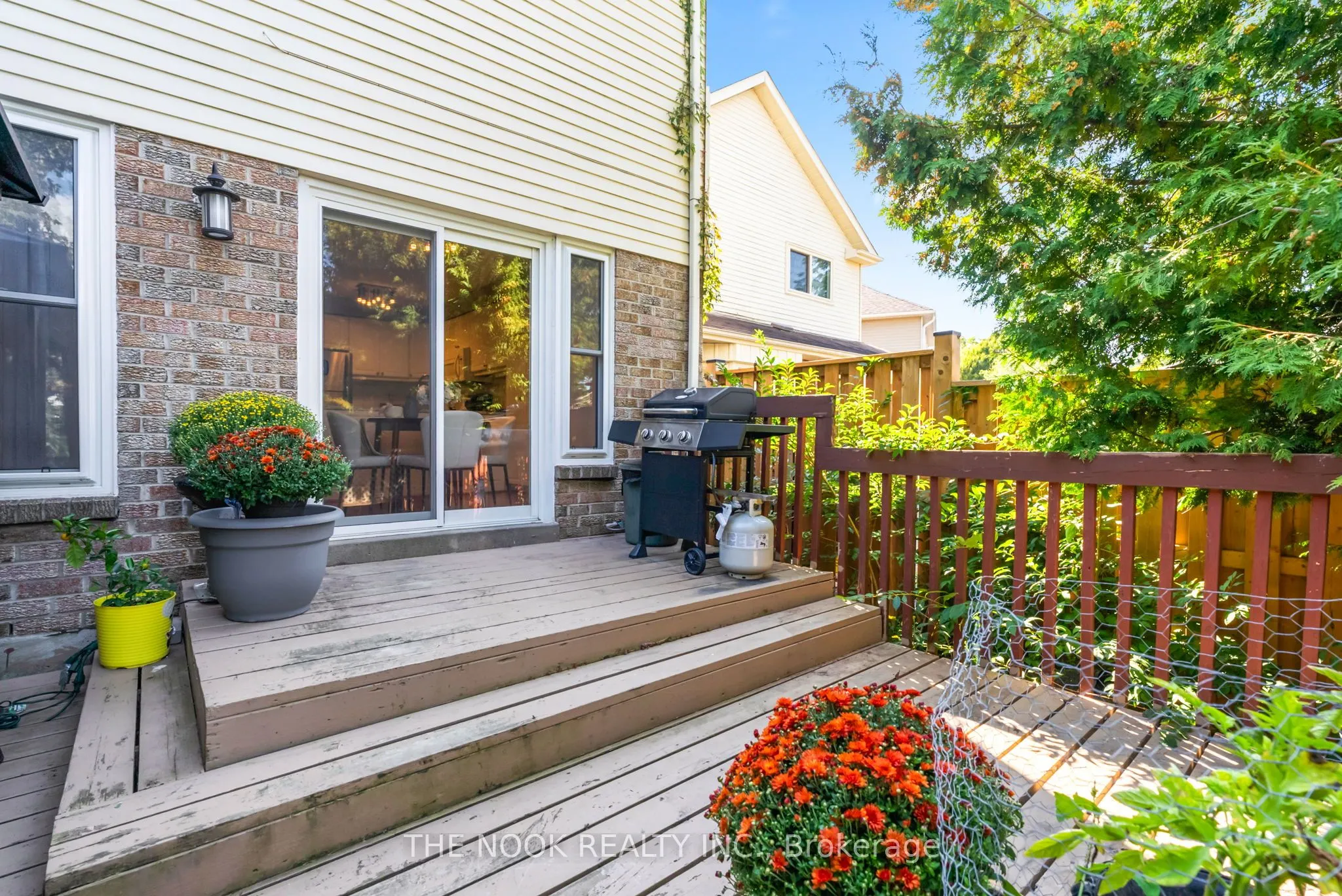 1041 Meadowridge Crescent