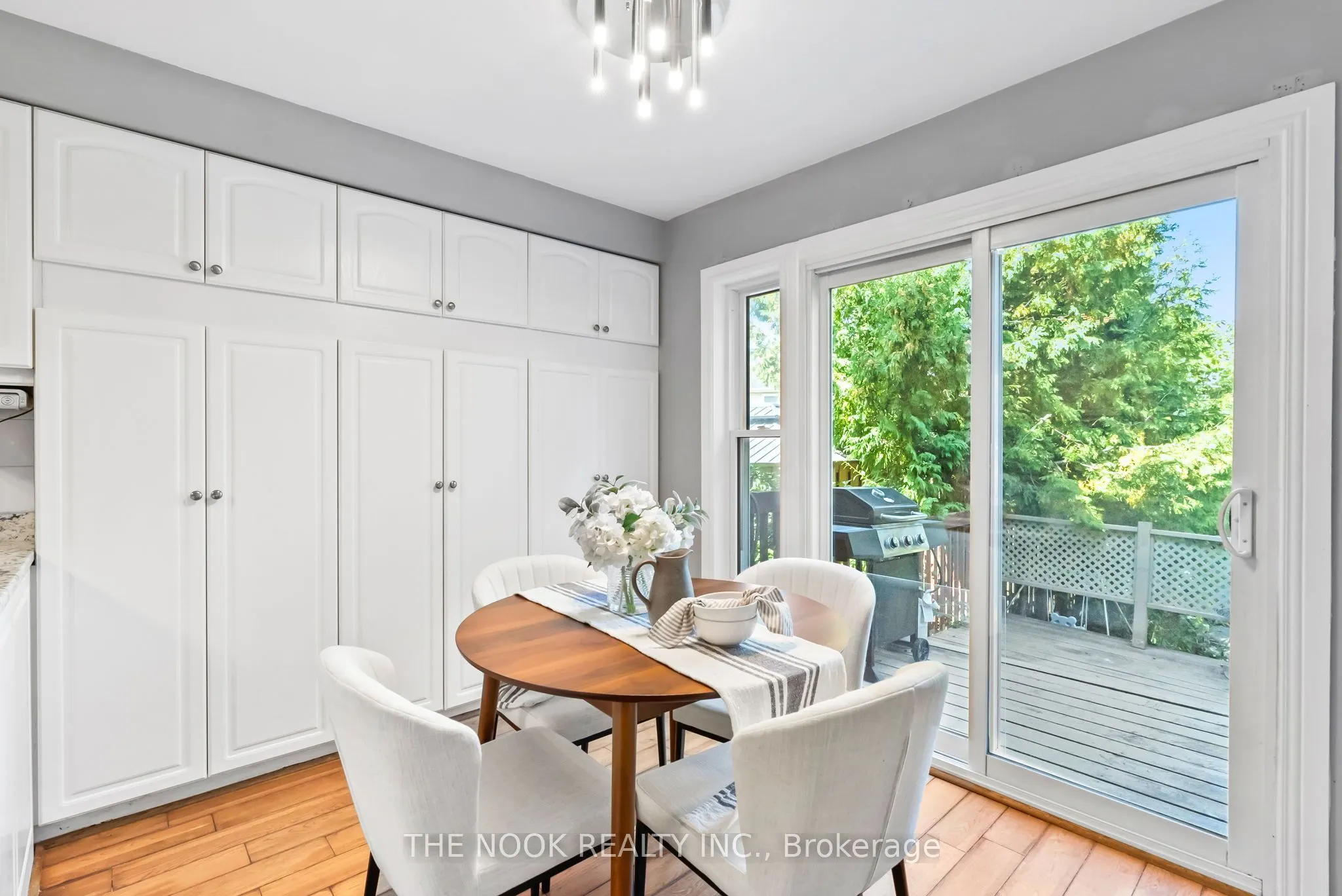 1041 Meadowridge Crescent
