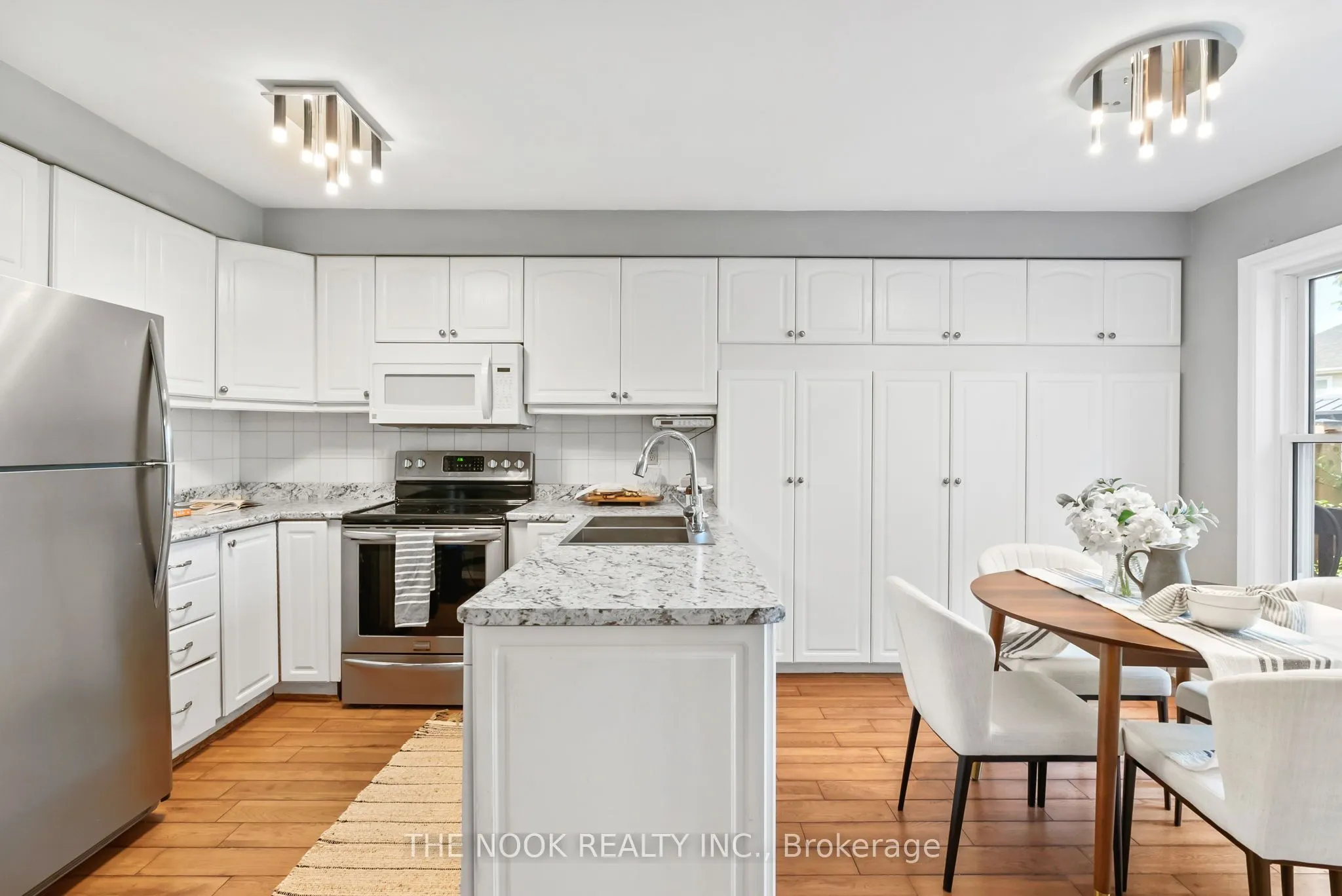 1041 Meadowridge Crescent