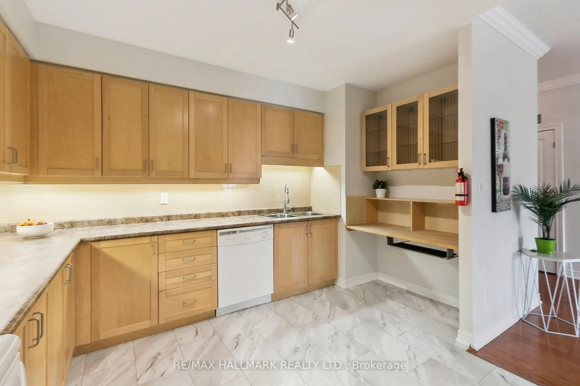 1 Lawlor Avenue, #206
