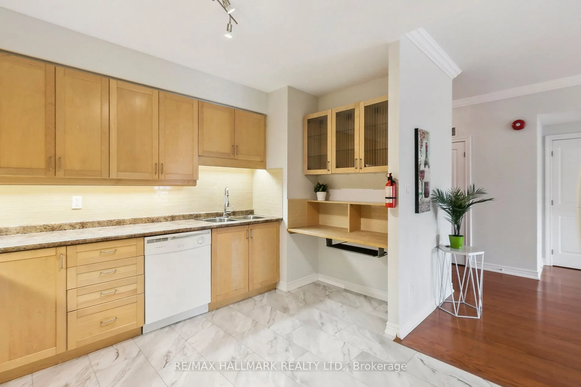 1 Lawlor Avenue, #206