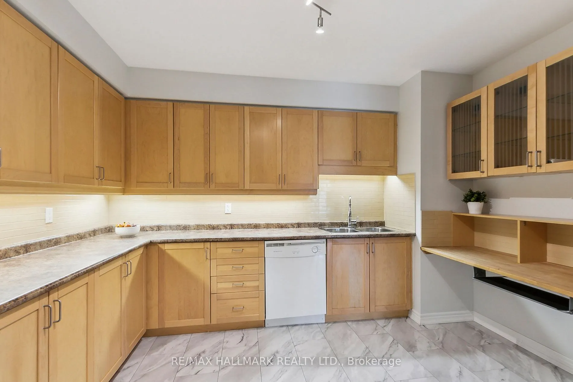 1 Lawlor Avenue, #206