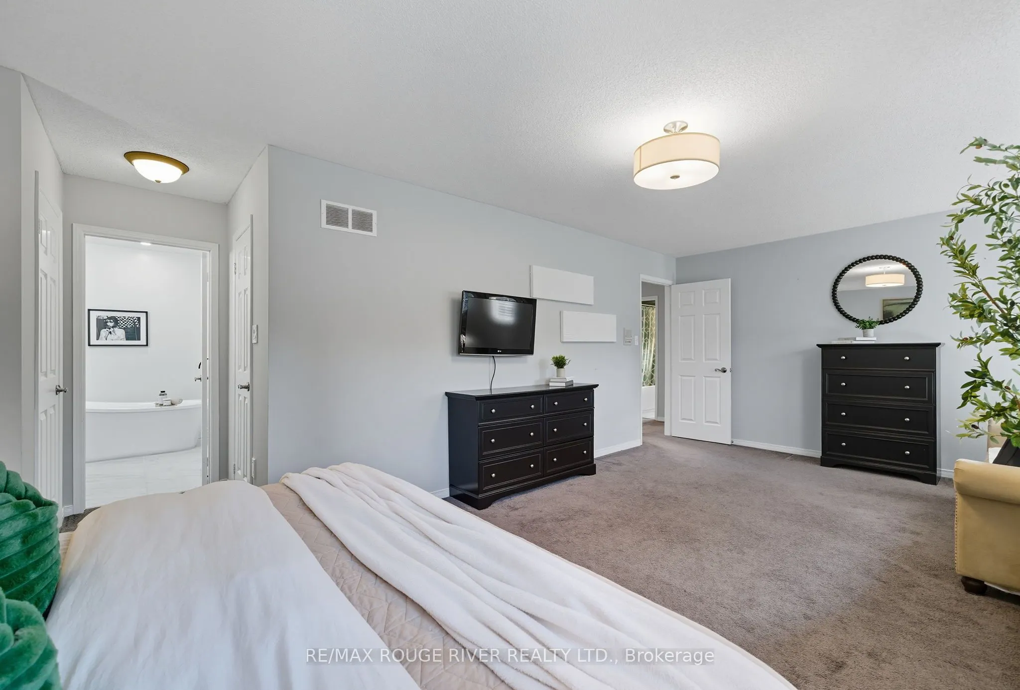980 Sandcliff Drive