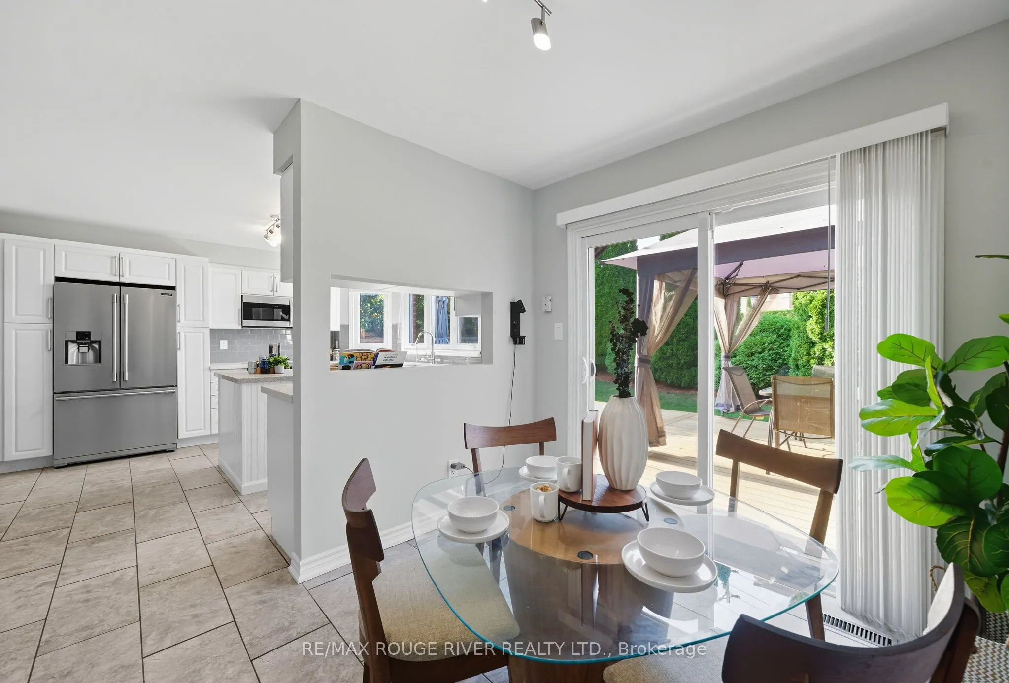 980 Sandcliff Drive