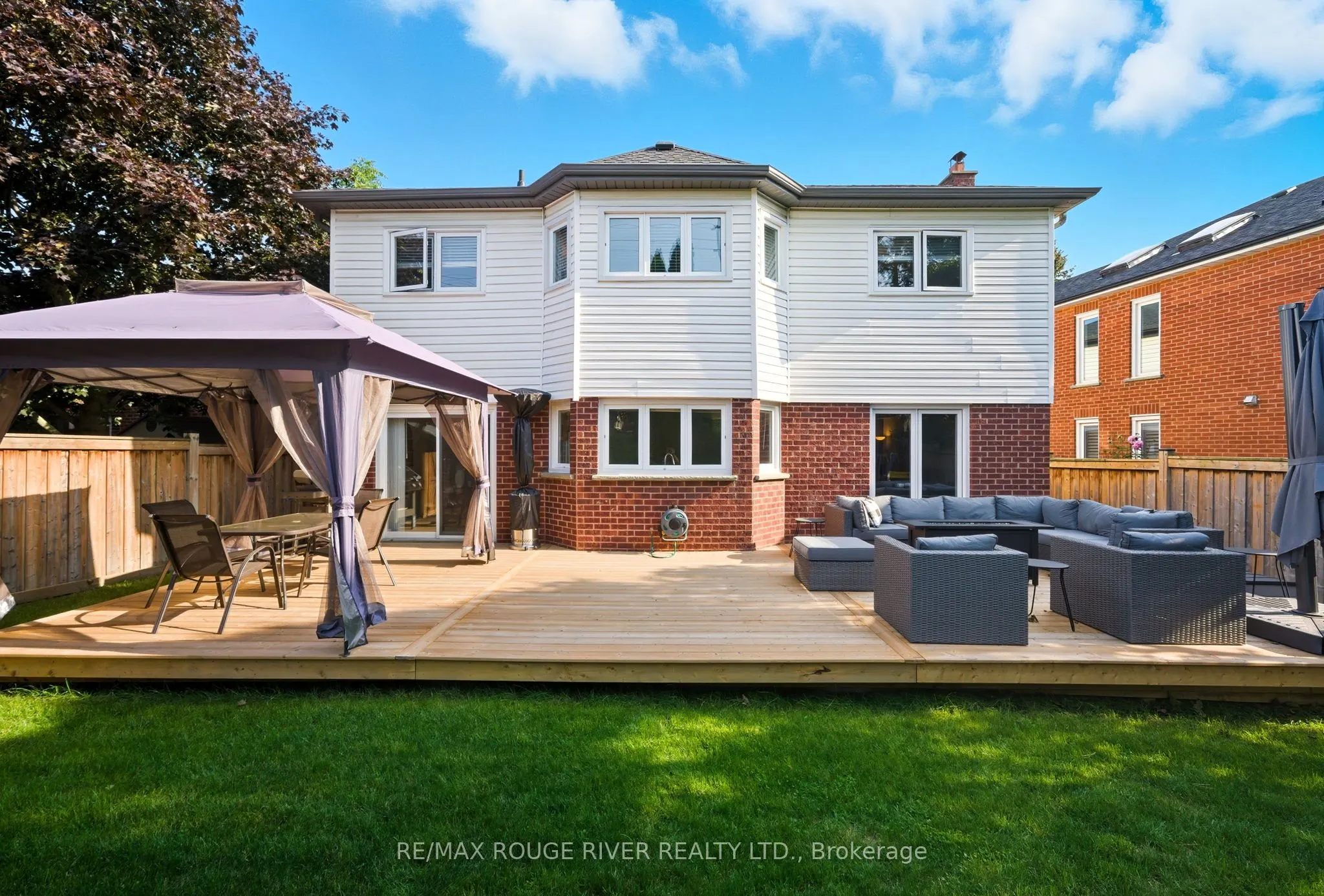 980 Sandcliff Drive