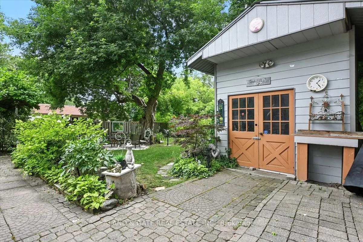 519 Kingston Road W