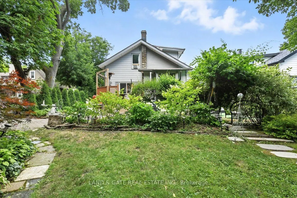 519 Kingston Road W