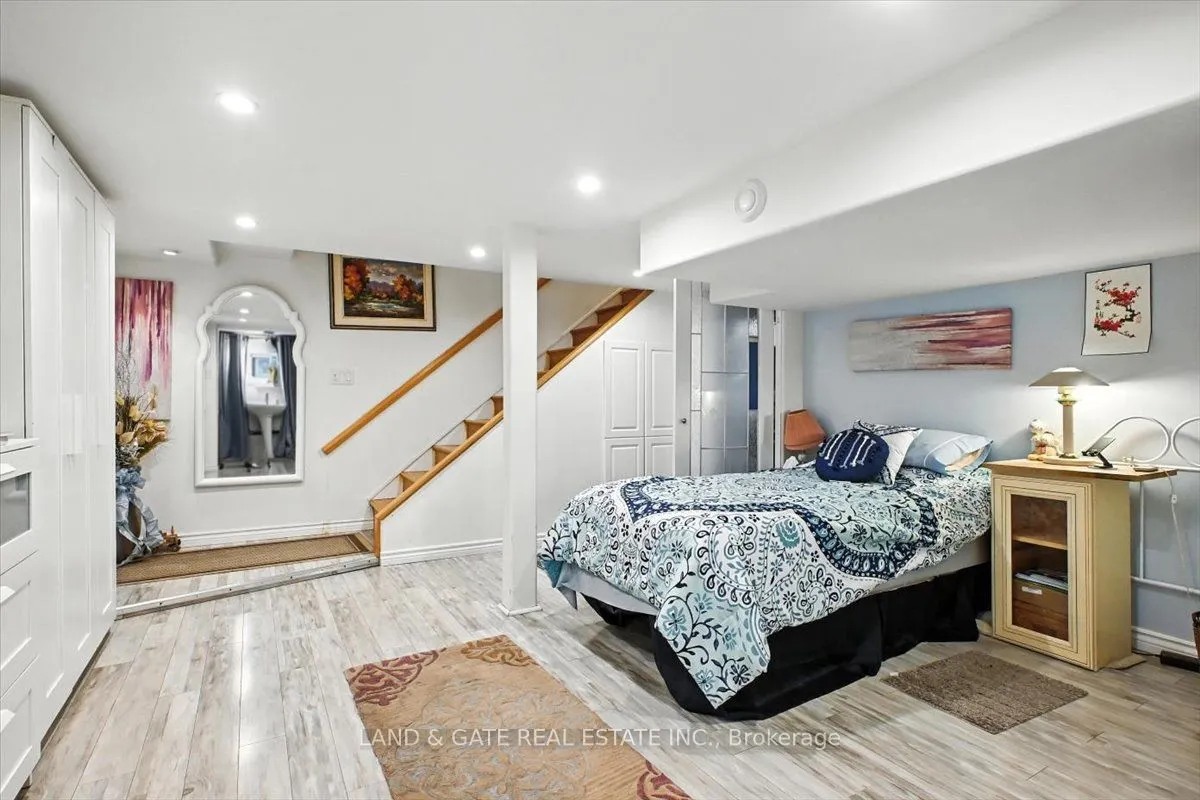 519 Kingston Road W
