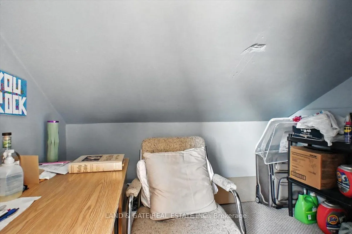 519 Kingston Road W