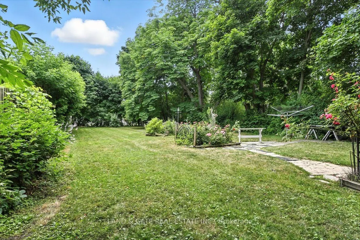 519 Kingston Road W