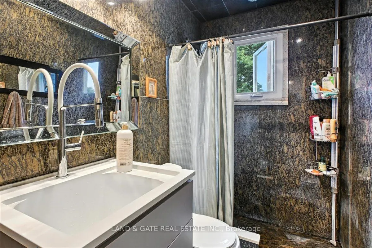 519 Kingston Road W