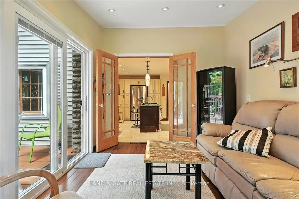 519 Kingston Road W