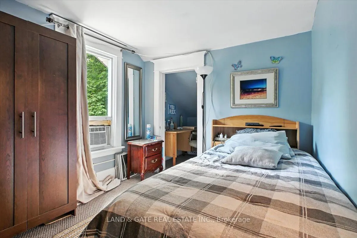 519 Kingston Road W