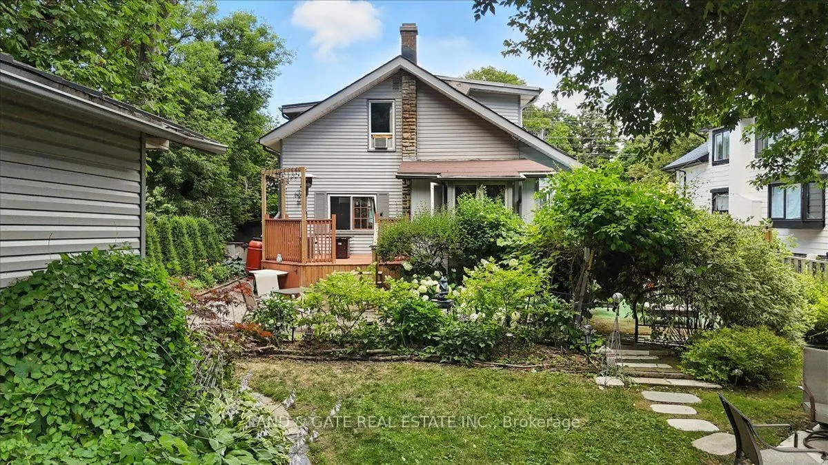 519 Kingston Road W