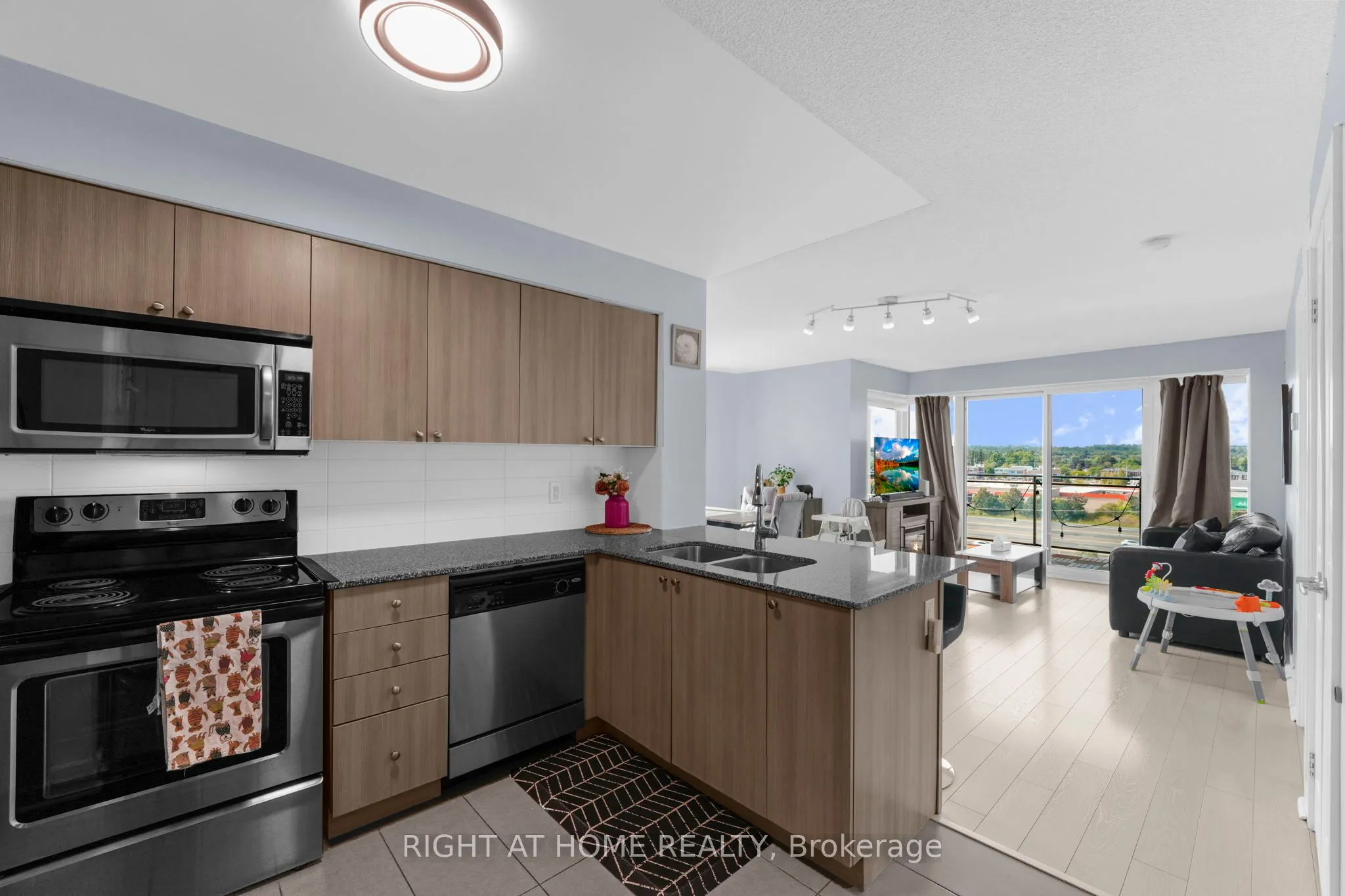 1235 Bayly Street, #603