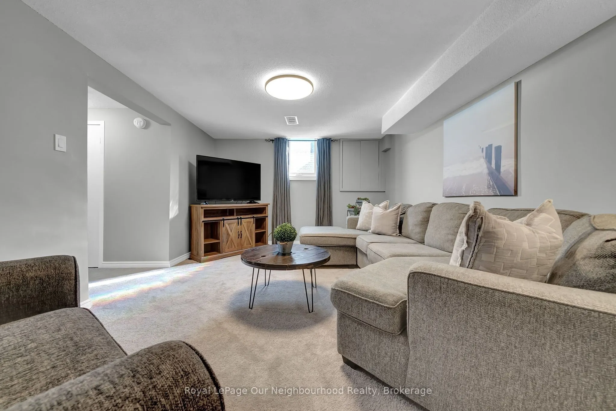 1307 Fenelon Crescent