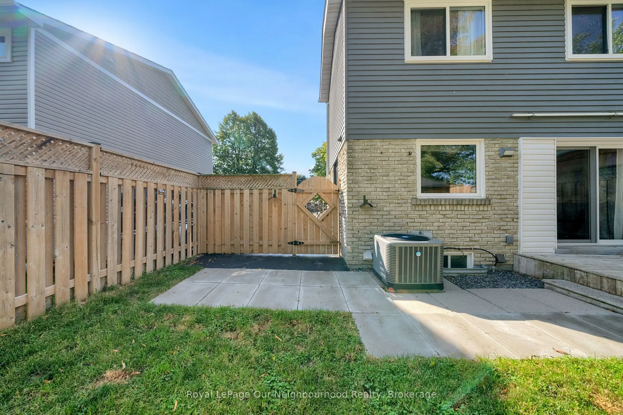 1307 Fenelon Crescent