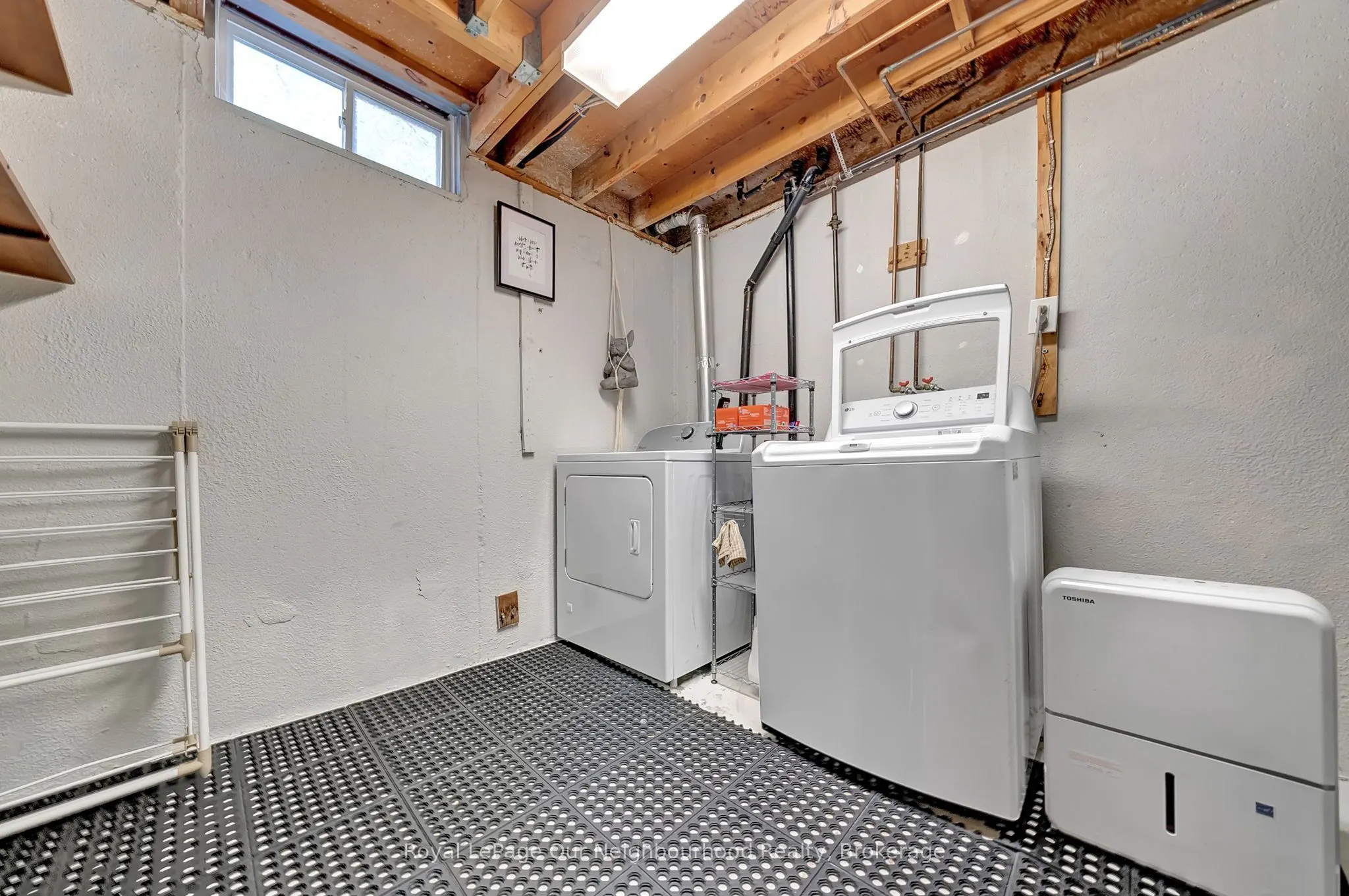 1307 Fenelon Crescent