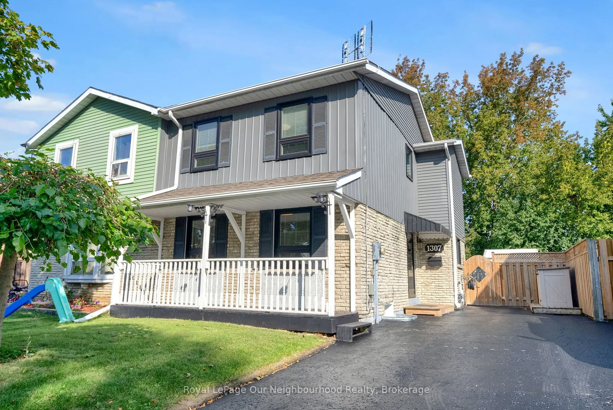 1307 Fenelon Crescent
