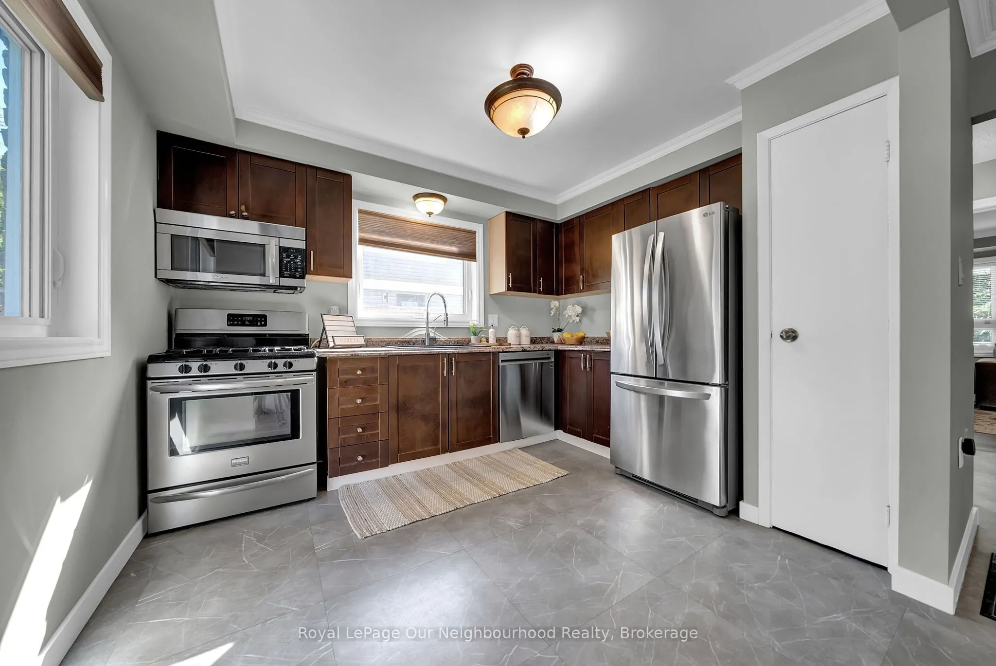 1307 Fenelon Crescent