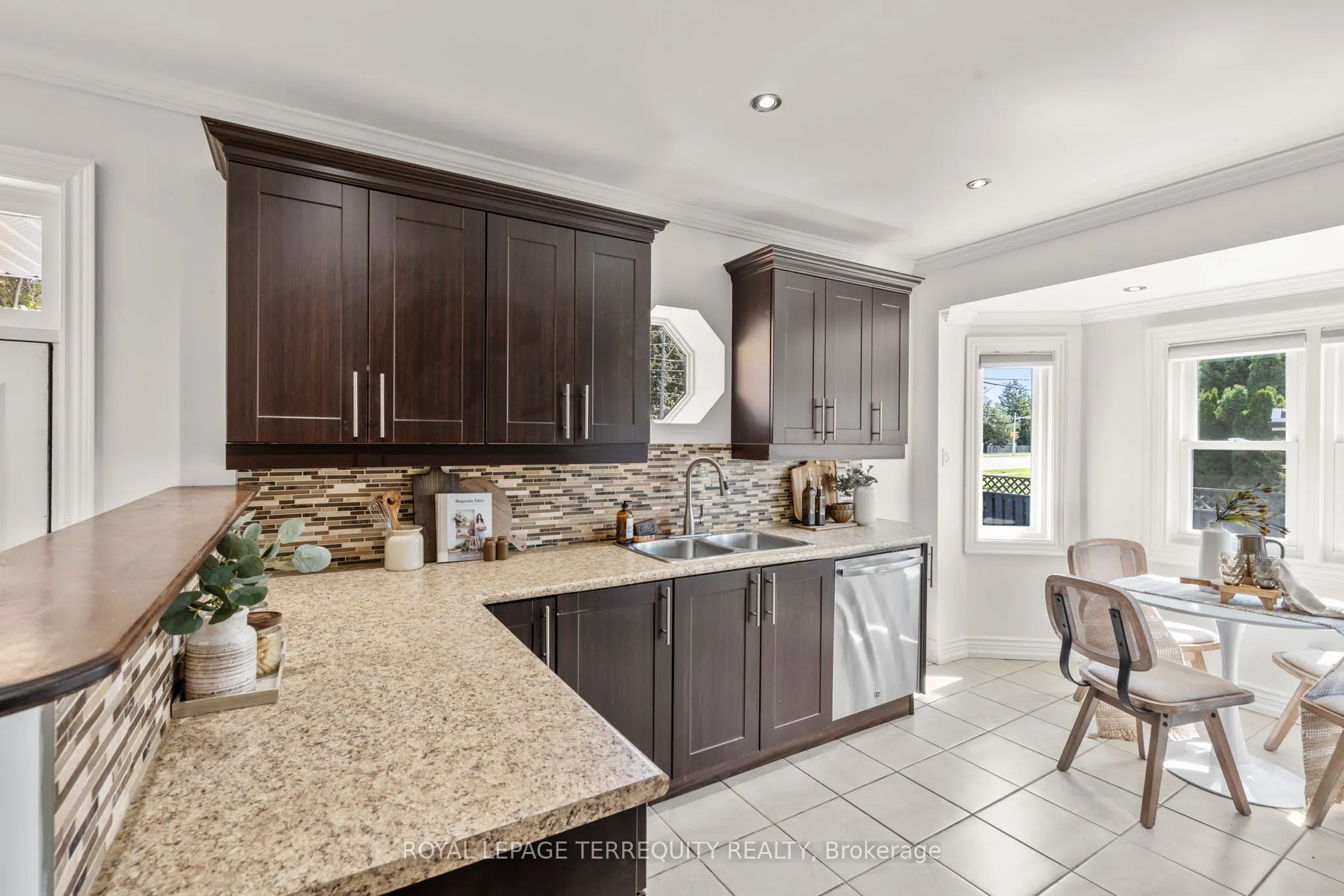 144 Thickson Road N