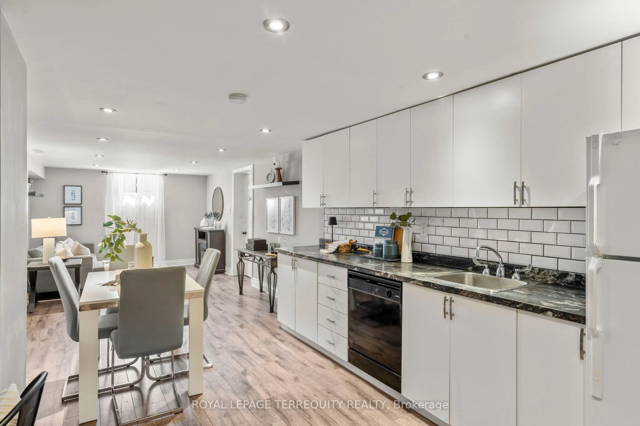 144 Thickson Road N